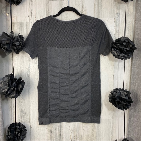 Fabletics Delta Short Sleeve Seamless top sz XS - Picture 4 of 9